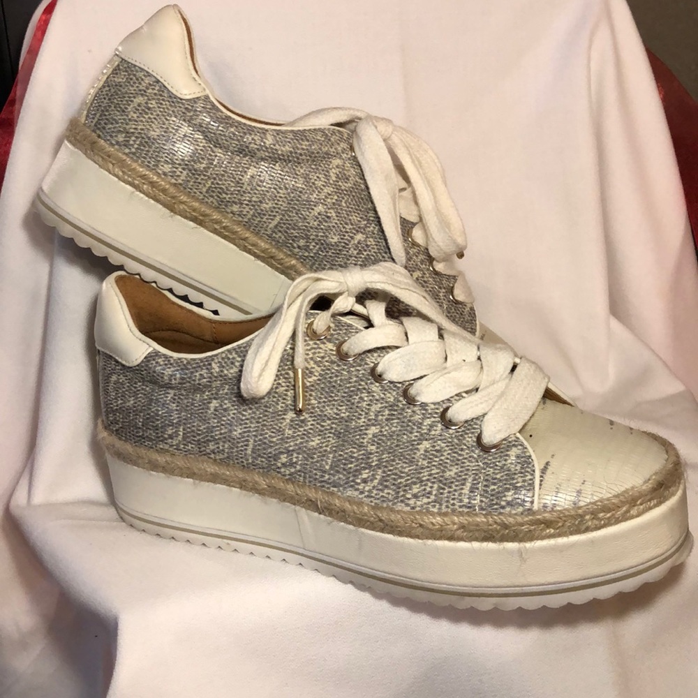 Shoes - Picture 2 of 7